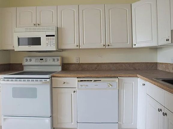3rd image of 2025 NE 164th St #B