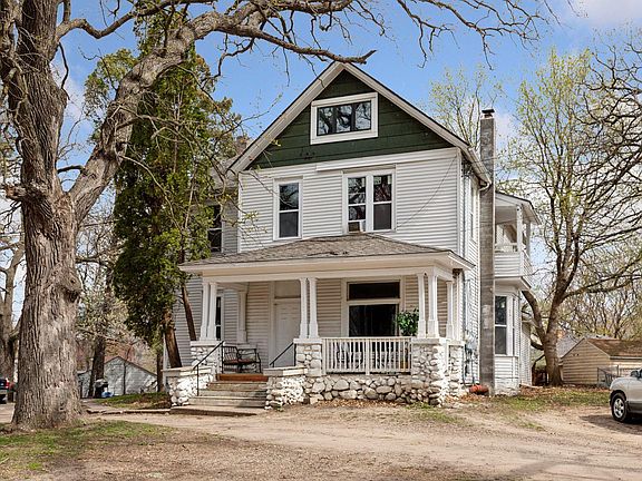 2nd image of 1667 Ames Ave