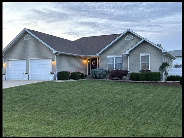 1307 Hilldale Dr, Macon, MO 63552