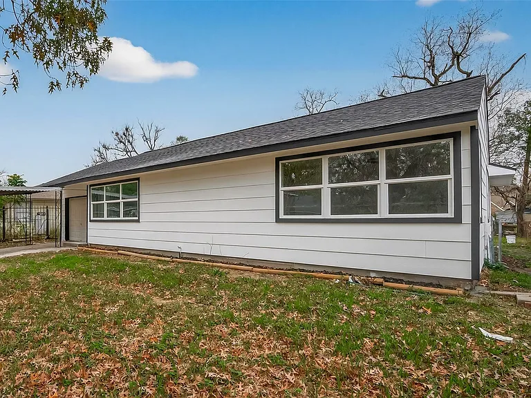 5833 Southlea St — Photo 3