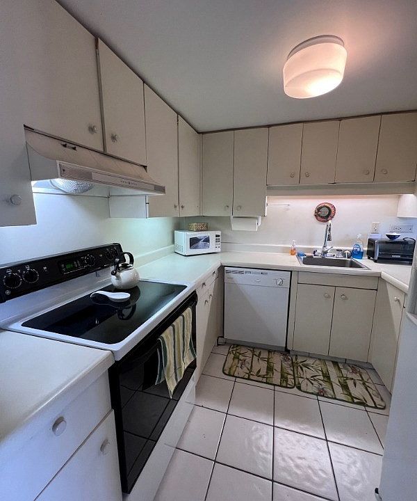 2nd image of 75-5719 Alii Dr APT 410