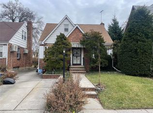 2715 166th St, Flushing, NY 11358