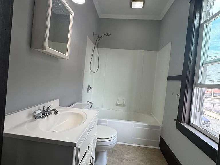 31 Chestnut St #C — Photo 4