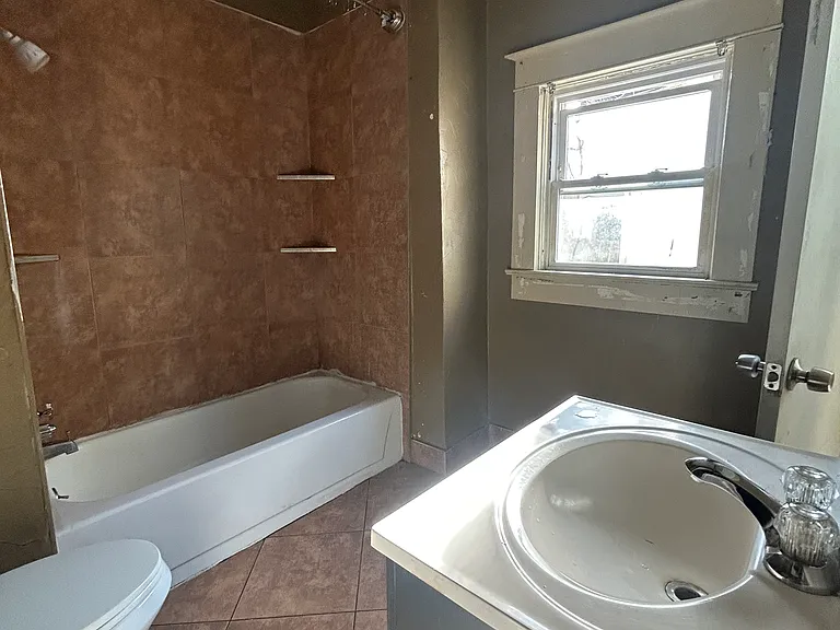 1110 E Oak St #1W — Photo 4