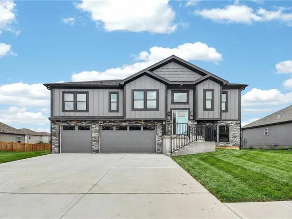 806 W Shawhan Pkwy, Lone Jack, MO 64086