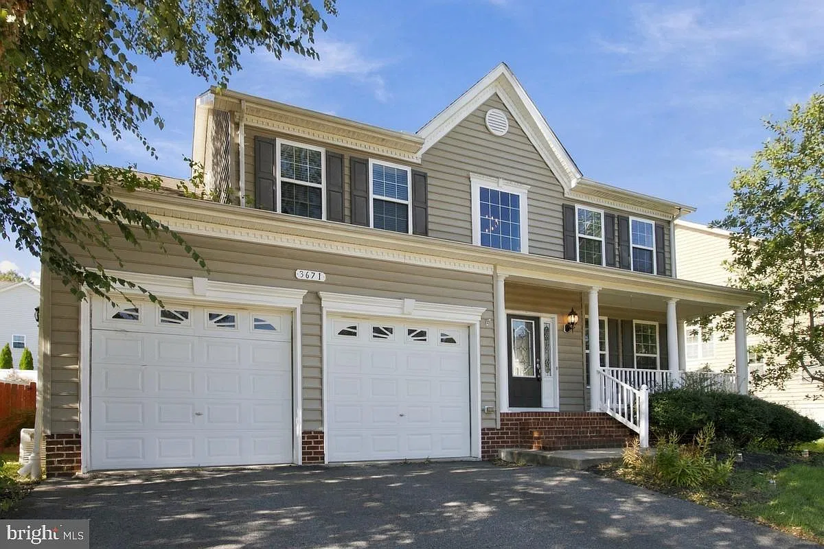 5 bed, 3.5 bath, 3819 sqft, $3,950 — Photo 2