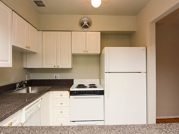 4th image of 1220 N La Salle Dr APT 2D