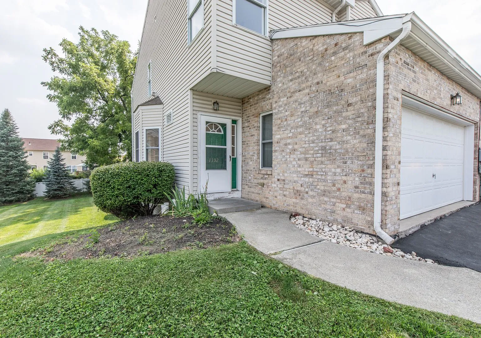 Beautifully Renovated 3 Bedroom 2.5 Bath Home in Desirable Wynne Field Estates — Photo 3