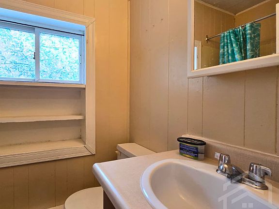 5th image of 403 Main St S #2