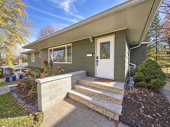 3rd image of 1621 N 1ST AVENUE