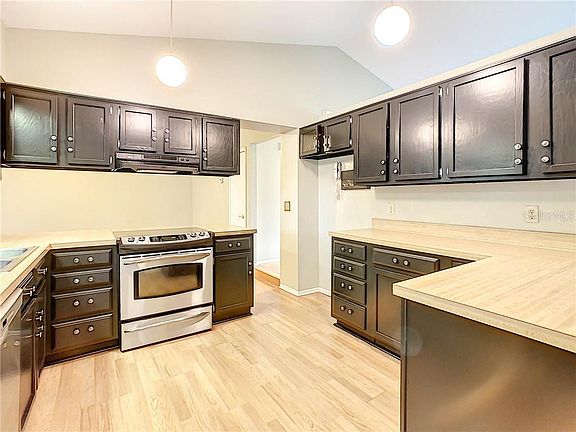3rd image of 2020 Nottingdale Ln
