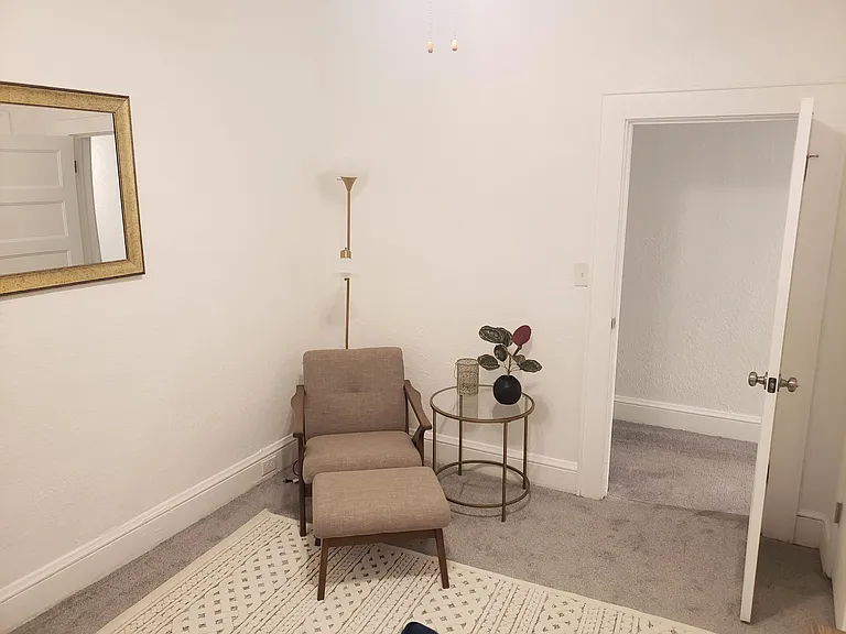 529 W 37th St — Photo 31