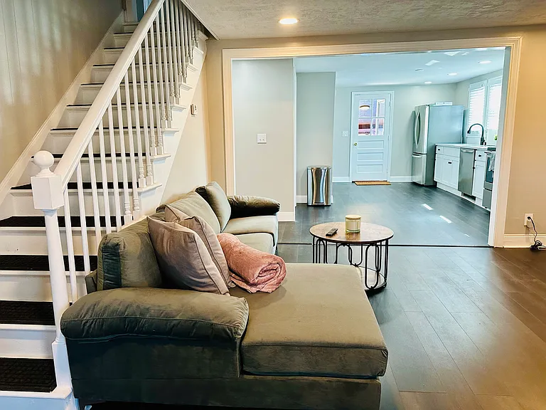 81 Henry St — Photo 3