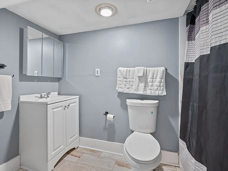 2413 Kenton St #2 — Photo 15