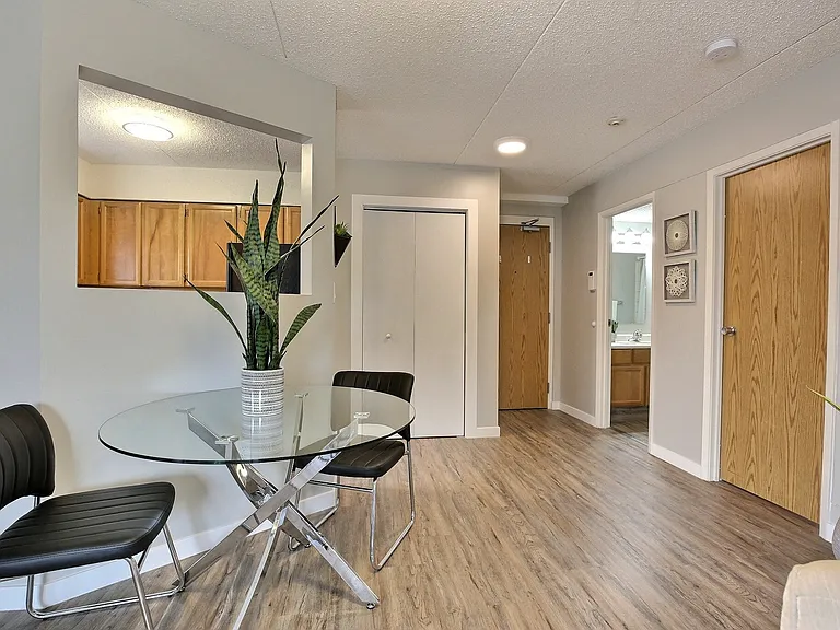 2227 Lorne St #201 — Photo 4