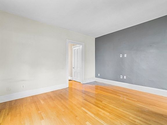 5th image of 99 Dysart St #99