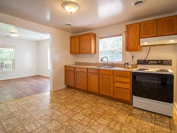 5th image of 125 Oakwood Ave