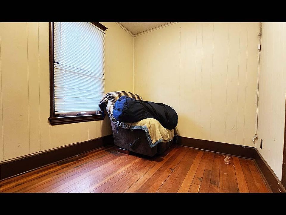 1st image of 602 Reaney Ave E #2