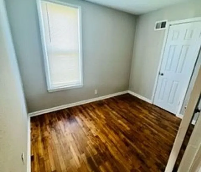 405 Superior St #1 — Photo 6