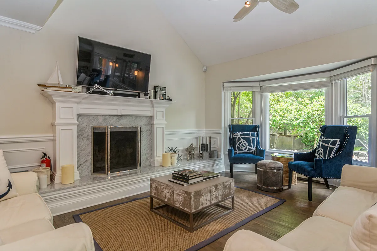 Building Photo - 21 Fernwood Dr