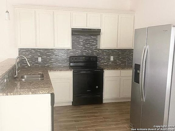 3rd image of 1431 W Vestal Pl