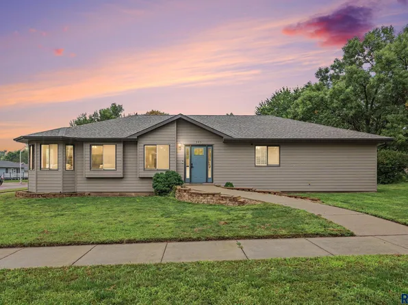 905 N Union Ave, Madison, SD 57042