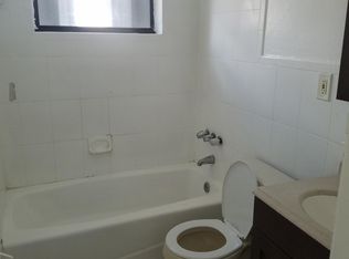 2565 NW 205th St, Miami Gardens, FL 33056