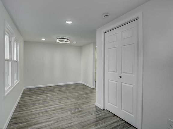 4th image of 930 York St