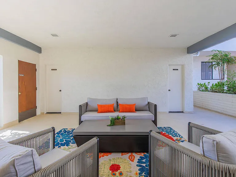 Riviera Vista Apartments — Photo 6