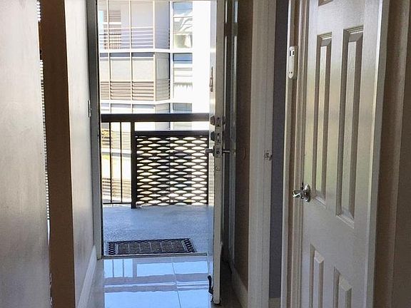 4th image of 20500 W Country Club Dr #A609