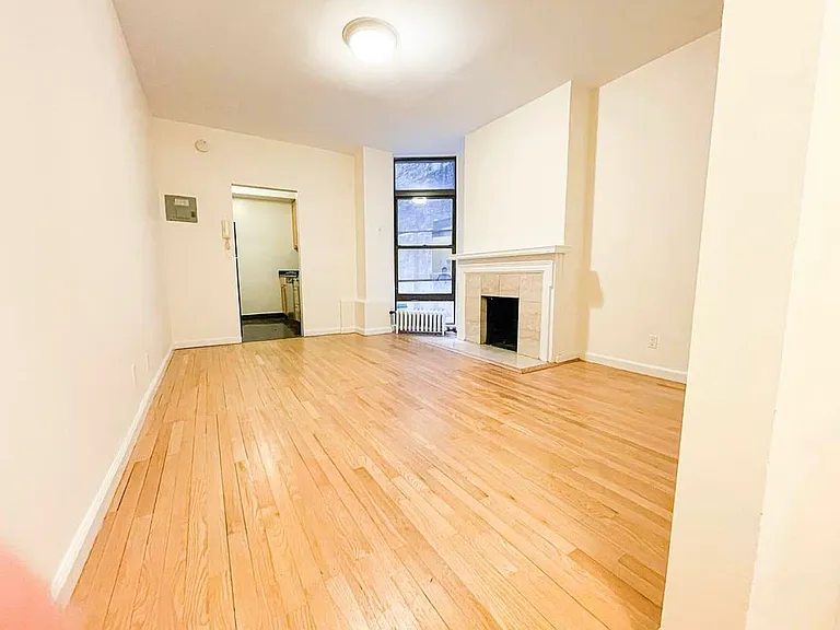 152 E 84th St #1F — Photo 1