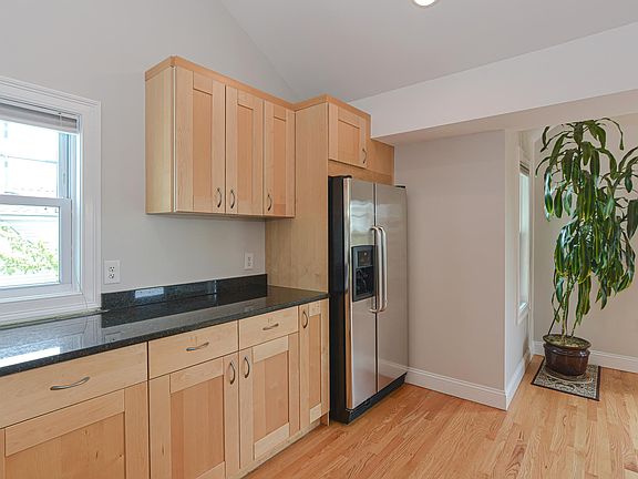 5th image of 23 Beech St APT 6