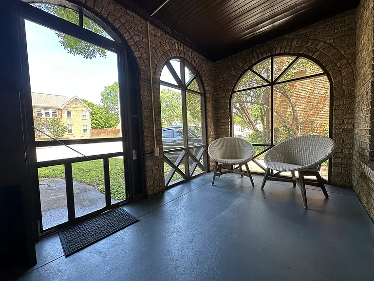 Live Oak St — Photo 4