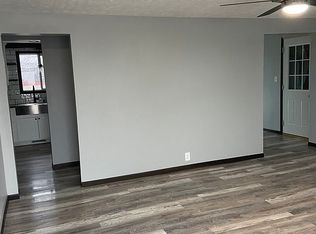 160 S 8th St, Aurora, NE 68818