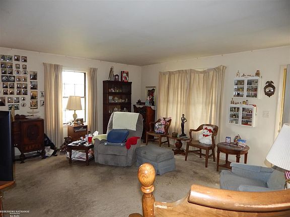 2nd image of 8470 Dogwood Ln