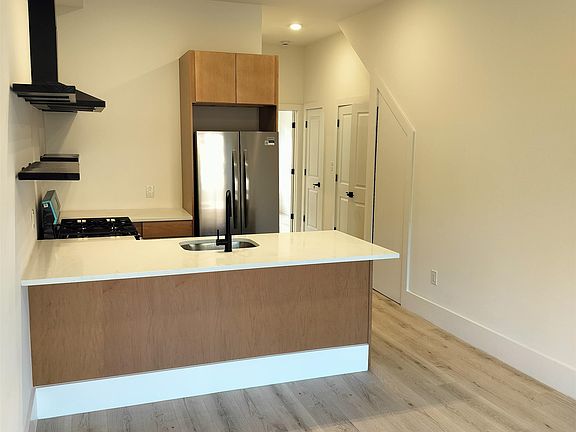 2nd image of 233.5 Palisade Ave Unit 1