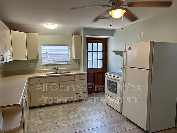 4th image of 705 6th Ave NE APT A