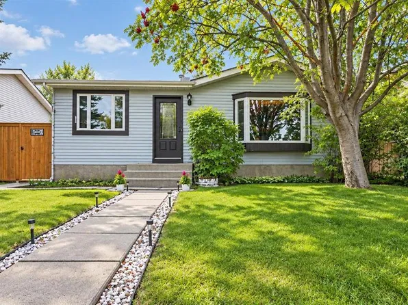 55 N Macewan Park Way NW, Calgary, AB T3K 3E4
