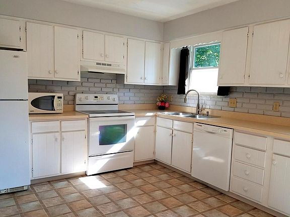 4th image of 1312 Fletcher Dr