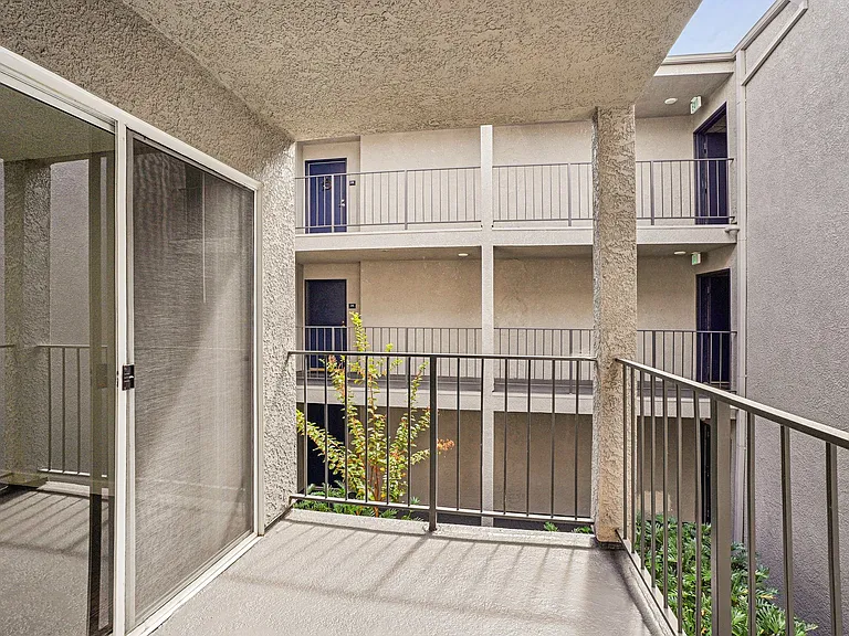 Windfaire Apartments — Photo 11