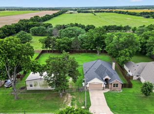 1004 E Main St, Tioga, TX 76271