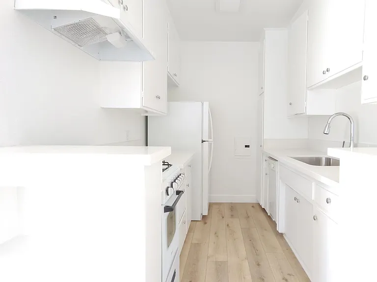 3820 Frances Ave — Photo 3