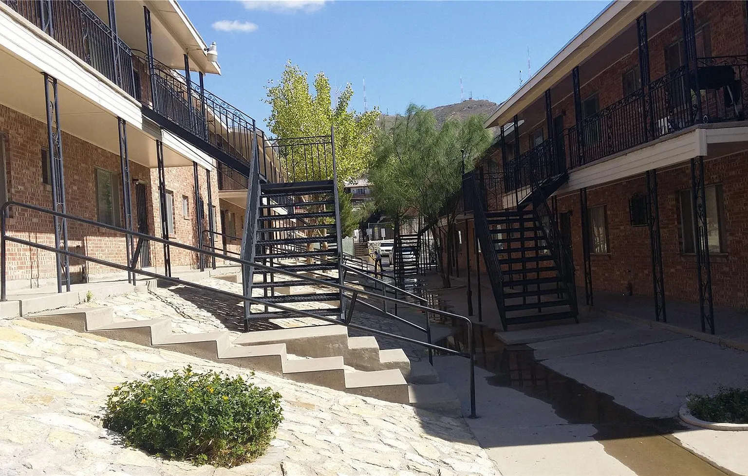 Cliff Terrace Apartments — Photo 1