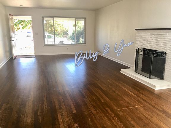 Living Room with fireplace