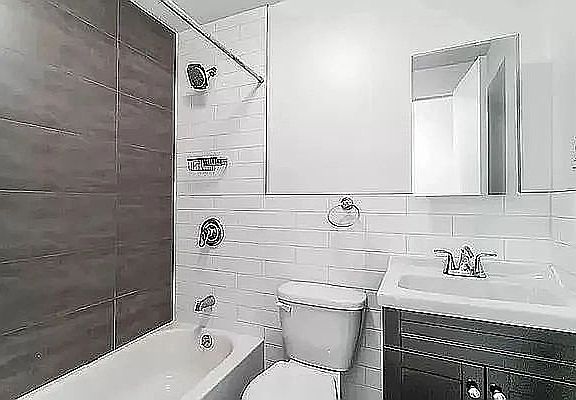 4th image of 457 W 17th St #25