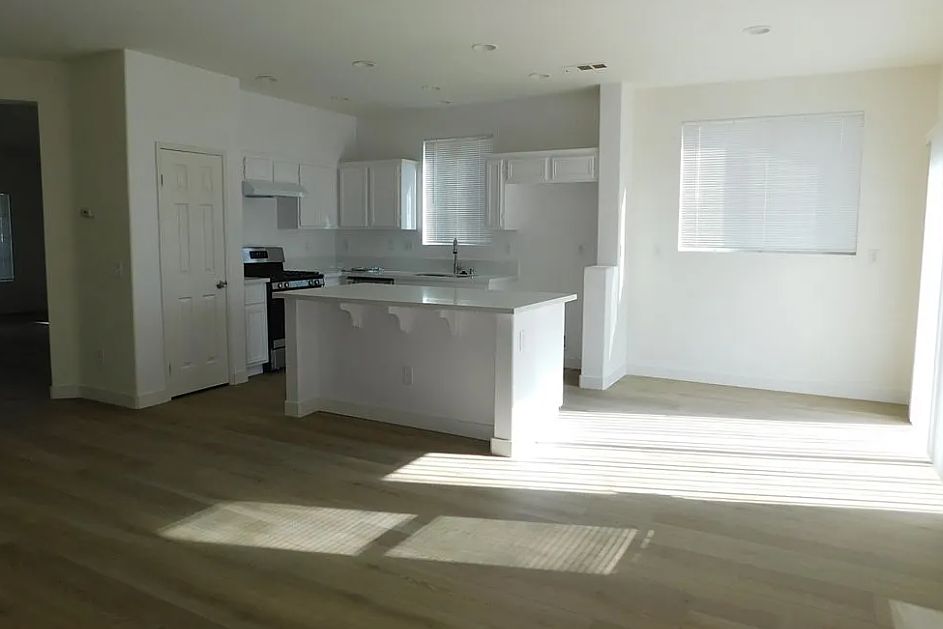 2nd image of 11765 Winewood St