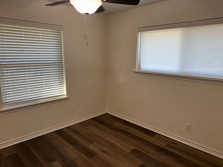 9005 Clearwater Dr — Photo 2