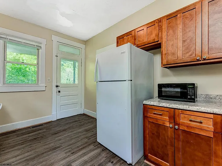 565 Brockway Ave #A — Photo 6