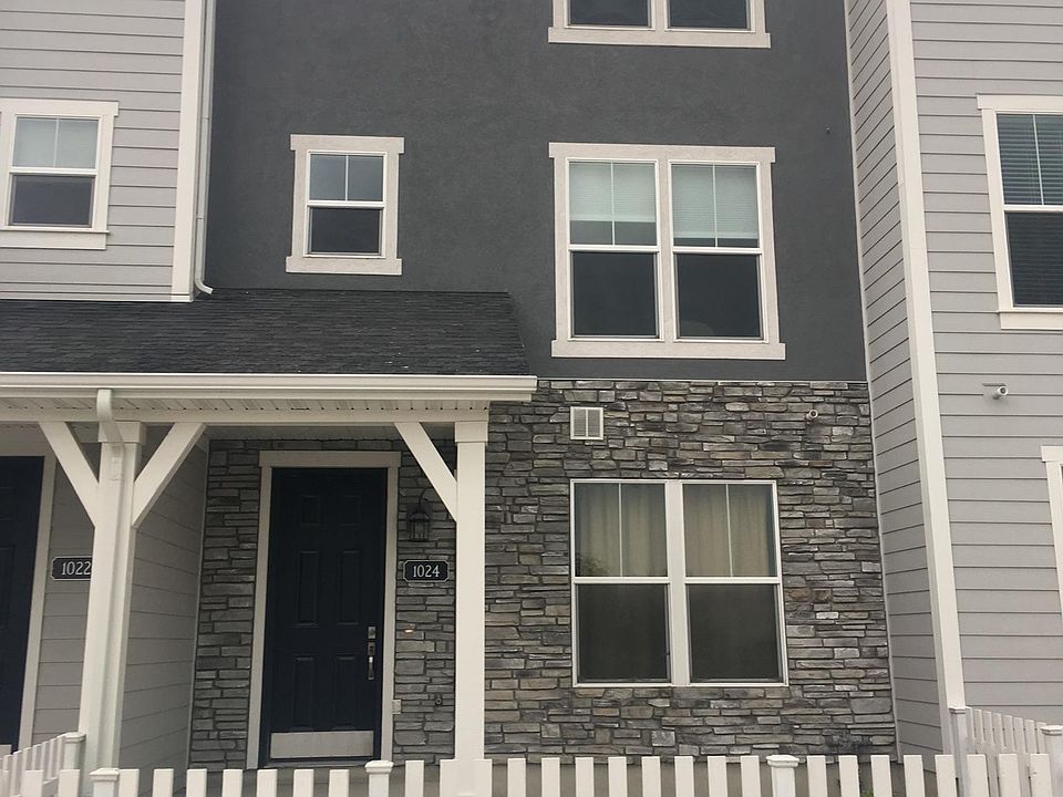1st image of 1024 W Painted Horse Ln