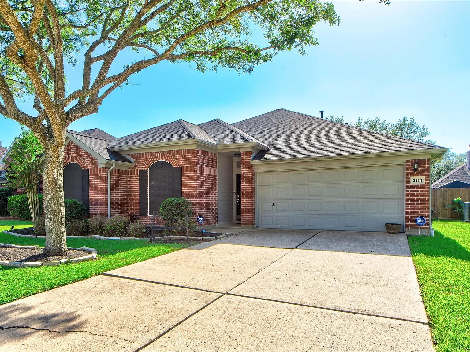 3 bed, 2.0 bath, 1967 sqft, $2,250 — Photo 3